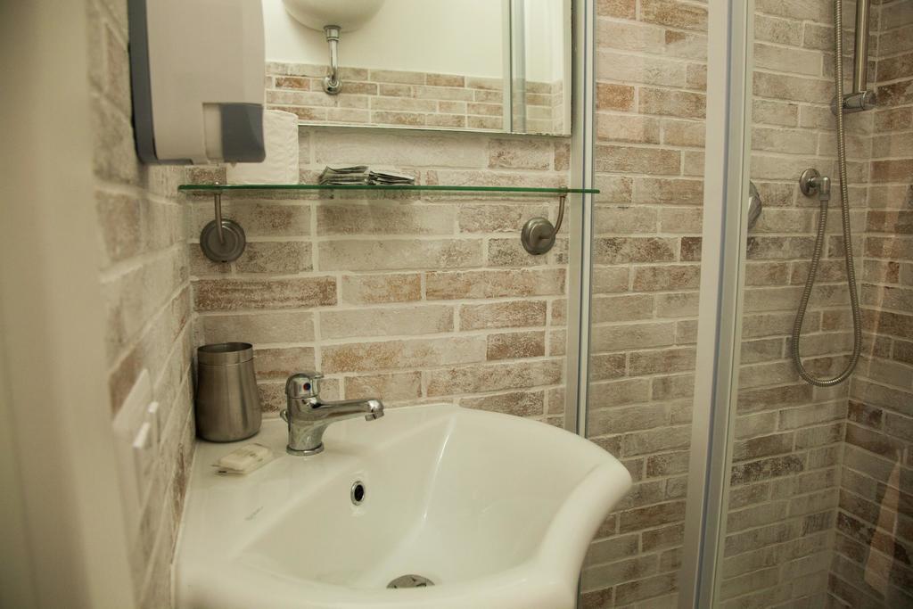 Superior Triple Room Via Leone IV 38